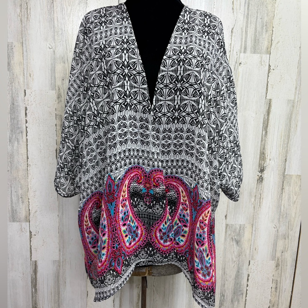 Maurices Plus Size Black and White Patterned Tunic with Pink‎ Accents